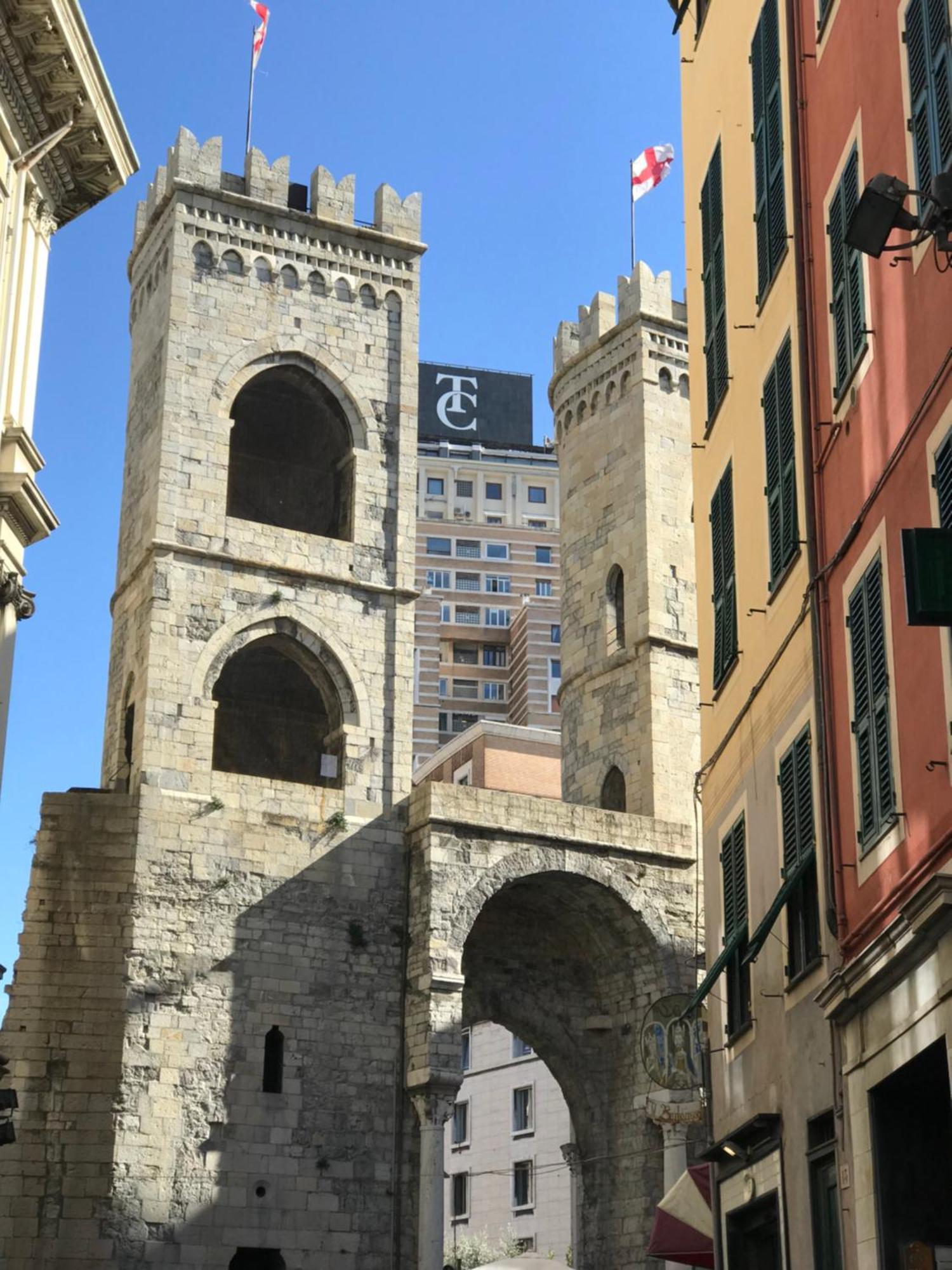 Exclusive Apt Really Downtown - Free Private Parking Included! Genoa Luaran gambar